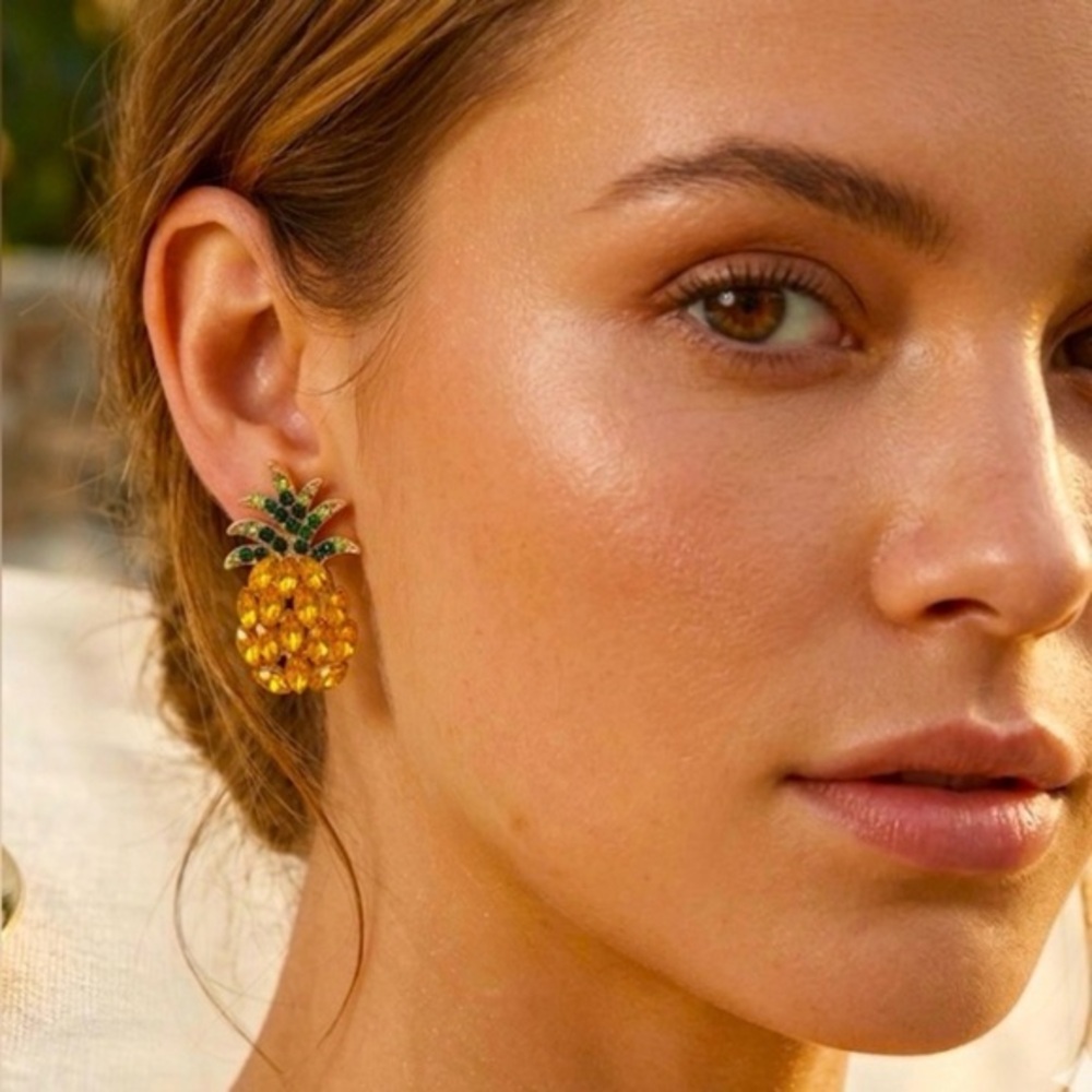 ✨NEW Hypoallergenic Gold Pineapple Crystal Stud Earrings with Green Leaf Accents